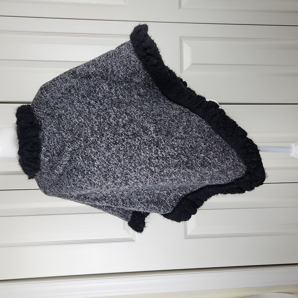 Winter Cape Black & White - image 2